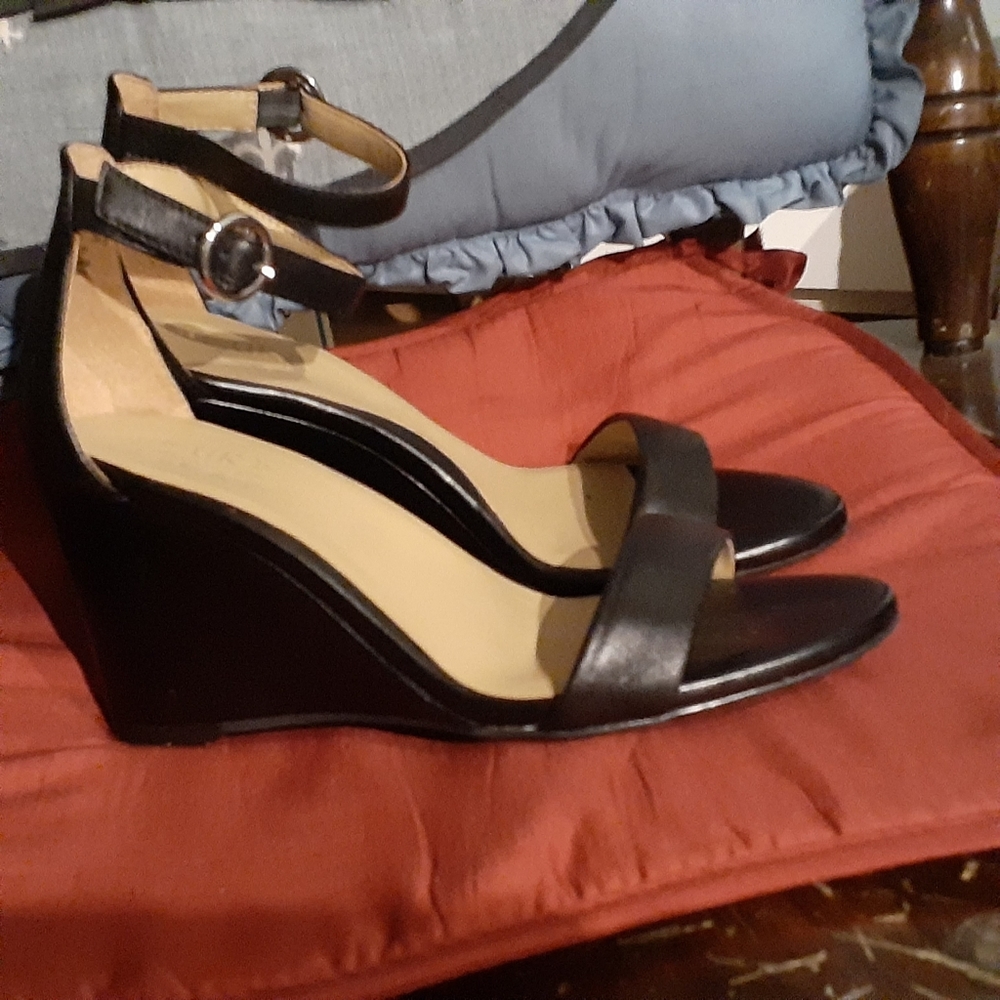 Sandals - Picture 3 of 3